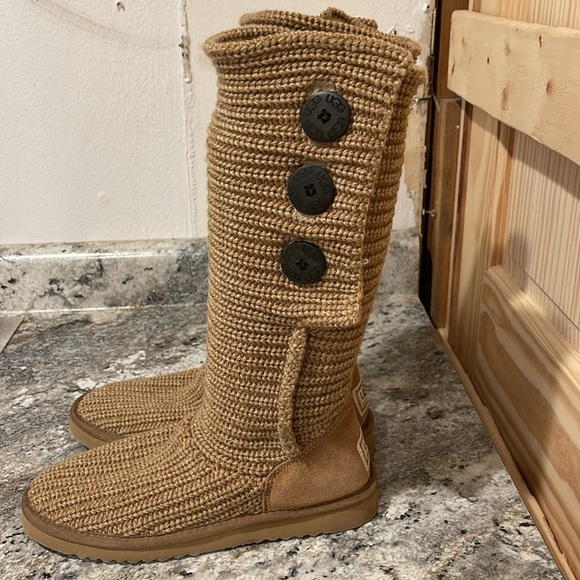 EUC UGG Classic Cardy Button Detailed Yarn Knit Boots Tan Wool Lining Size 8 - Picture 10 of 10